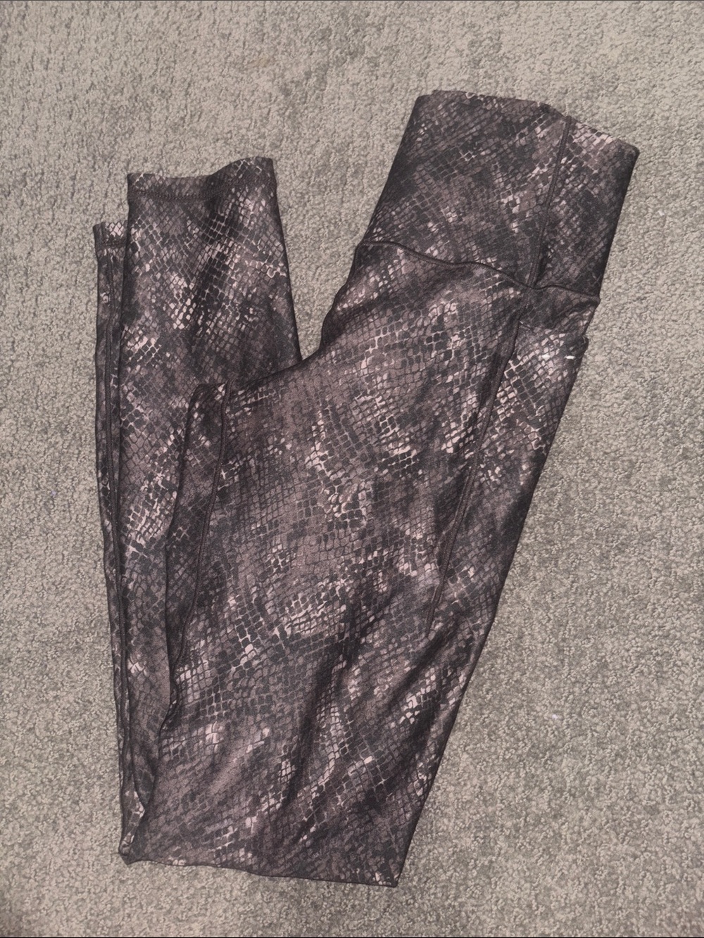 Marika Snake-Print Active Leggings -‎ Brown Gray